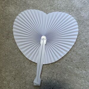 24 Heart-Shaped White Party Fan